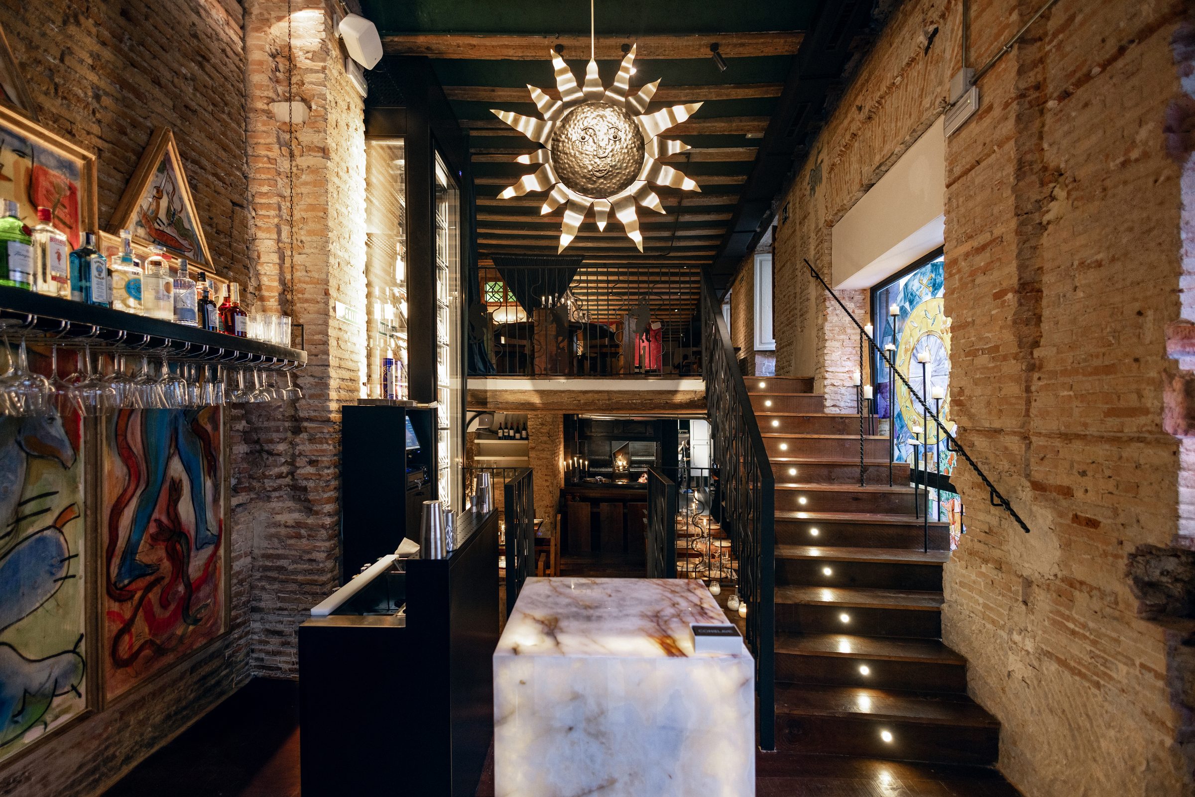 El sol dorado sobre la sala